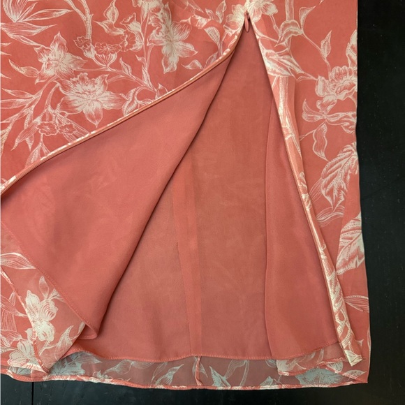 Ann Taylor Salmon sheer lined blouse. Size 2 - Picture 8 of 9